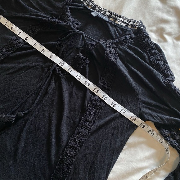 White House Black Market Black‎ Lace Trim Long Flared Sleeve Top Sz Medium - Picture 5 of 8